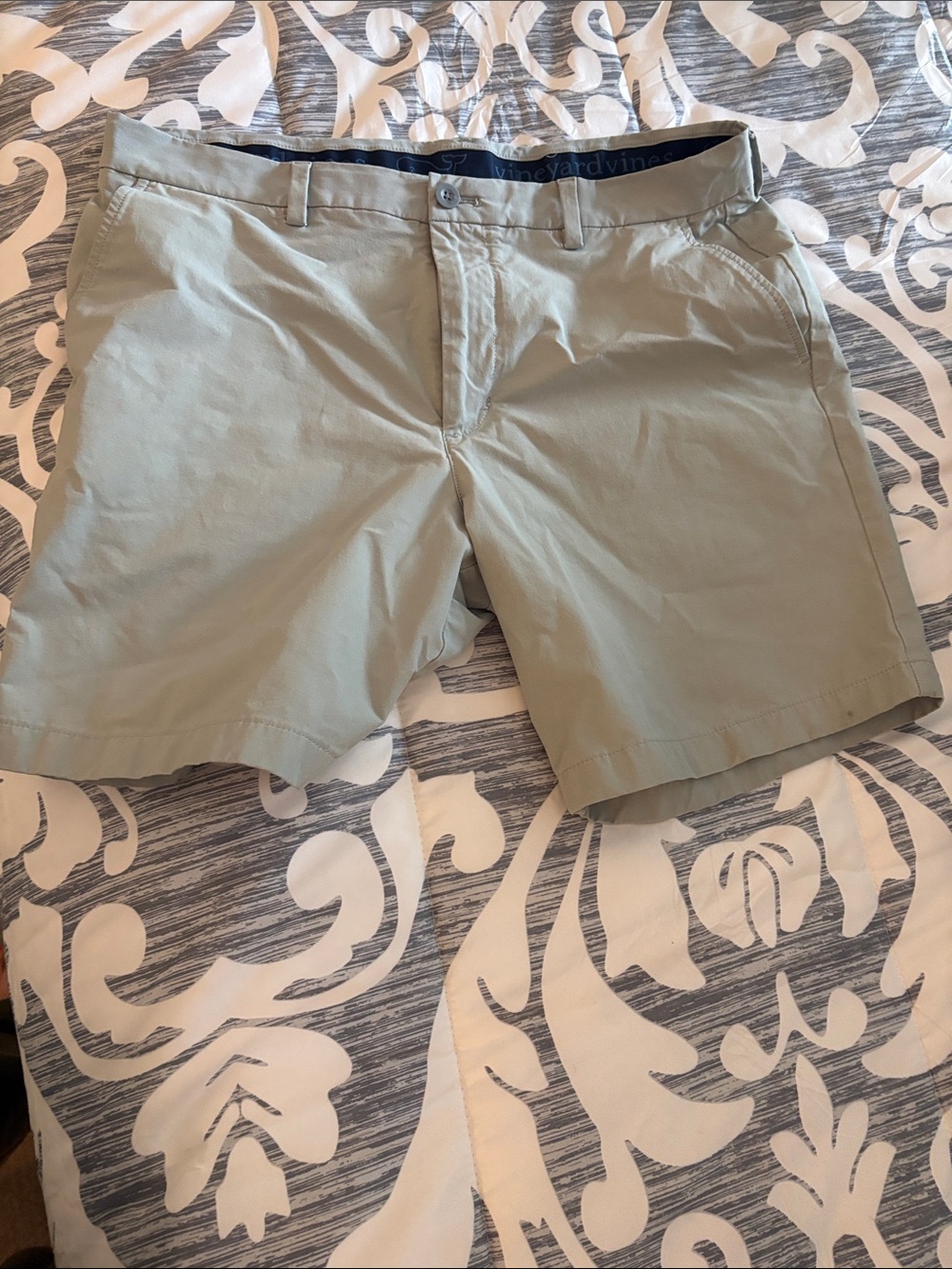 Vineyard Vines Men's Sage Flat Front Chino Shorts